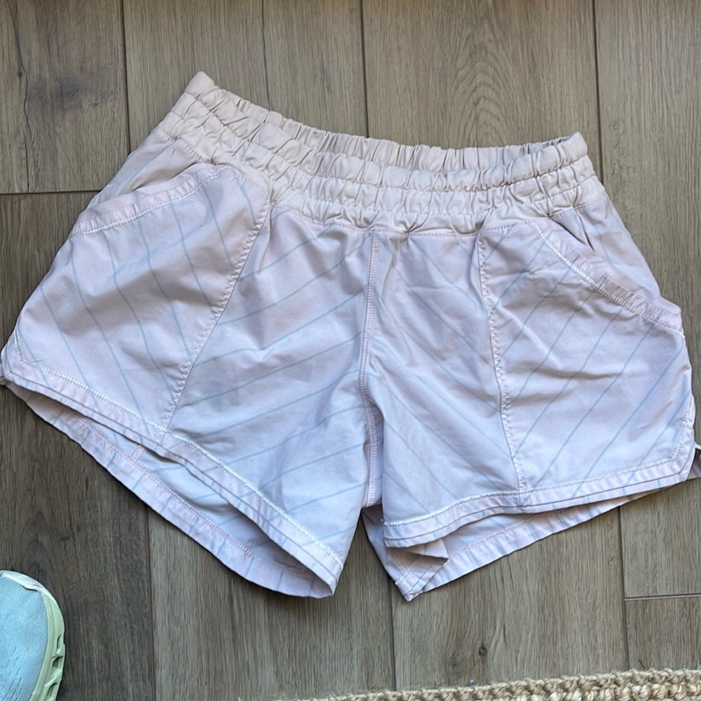 LULULEMON SHORTS SIZE 6 OR 8